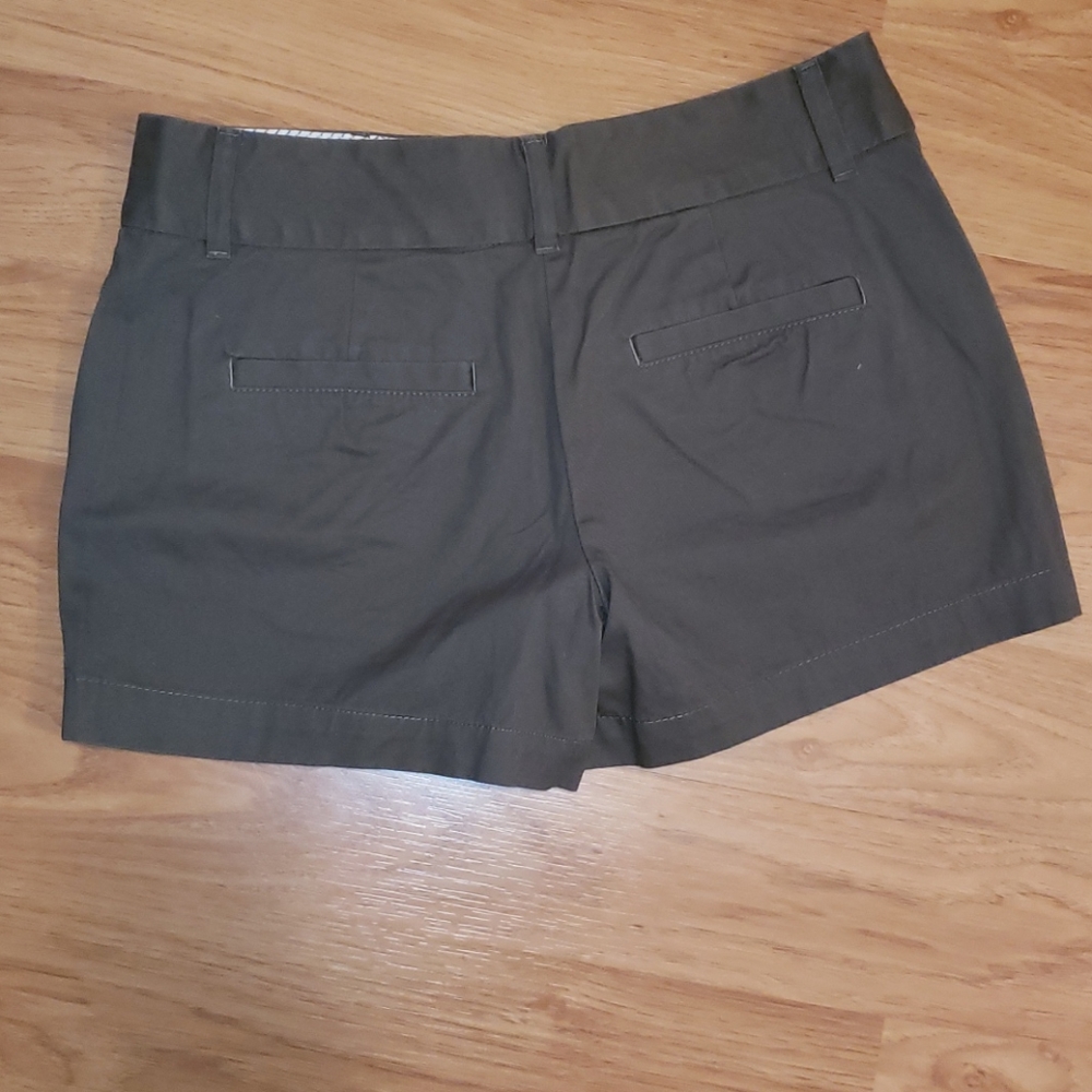 Loft olive green shorts - Picture 2 of 5